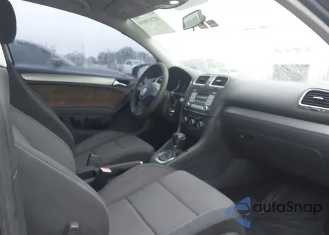 2010 Volkswagen Golf 2-Door z USA, uszkodzony, nr VIN WVWBA7AJ9AW317232